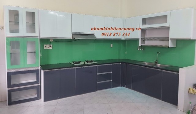 Tủ Bếp Nhôm Ốp Kính Màu