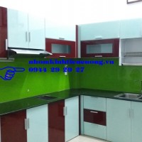 tu-bep-nhom-kinh-huyen-nha-be