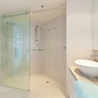 meo-lam-sach-phong-tam-kinh-trong-1-phut