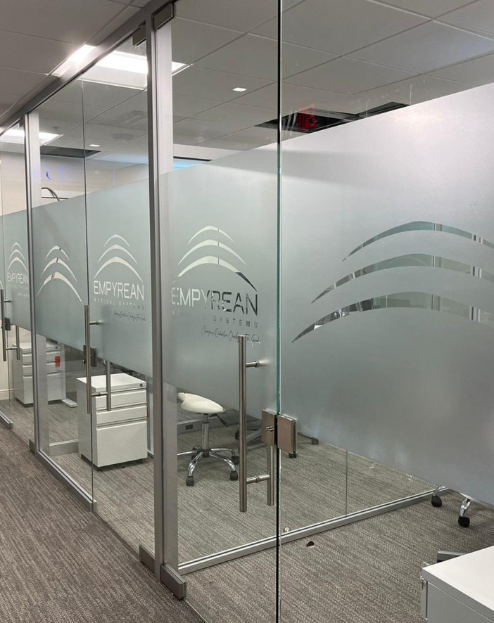 Vách kính cường lực