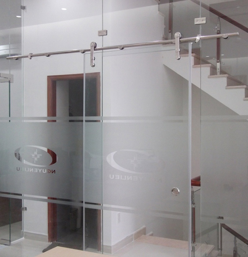 Cửa lùa kính cường lực 4