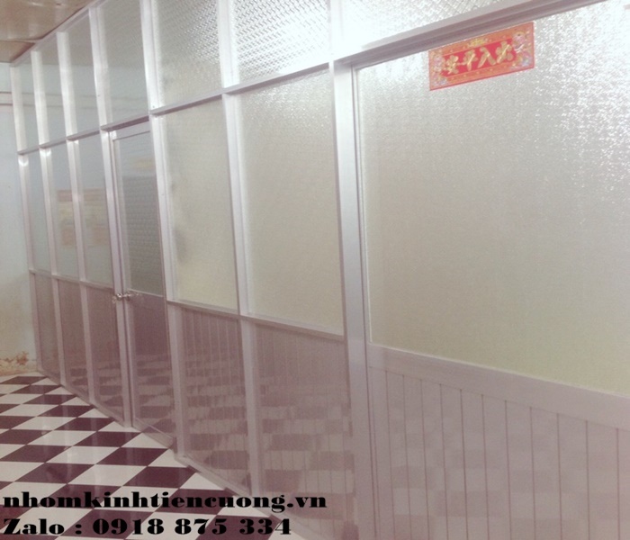 Vách ngăn phòng nhôm kính giá rẻ tphcm 4