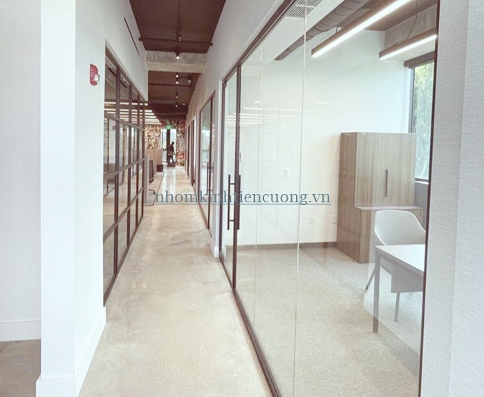 Giá cửa kính cường lực 1