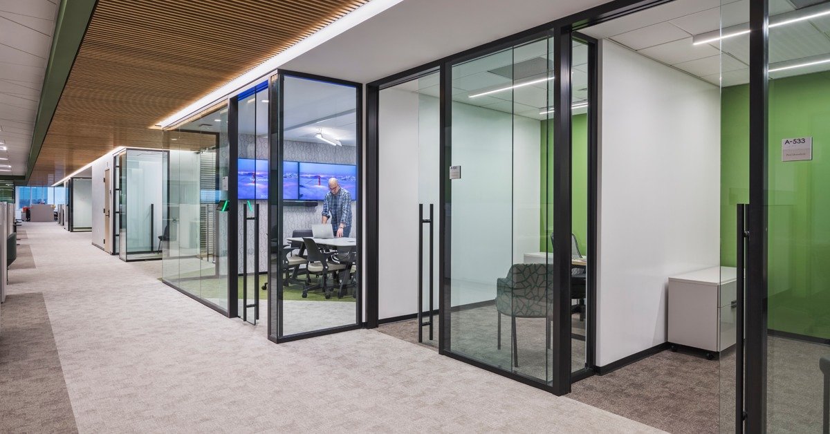 Giá cửa kính cường lực 3