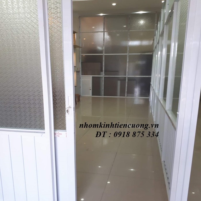 5 lý do bạn không nên bỏ qua vách ngăn nhôm kính phòng khách 2