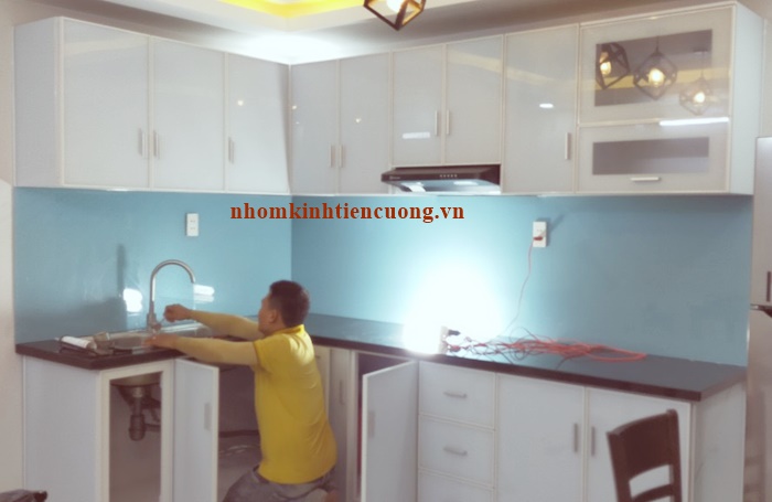Địa chỉ làm tủ bếp nhôm kính đẹp 2