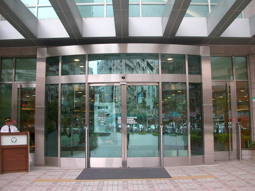 Mẫu cửa kính cường lực đẹp 4