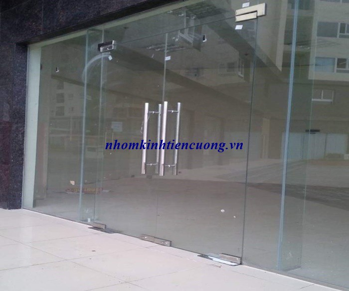 Vách kính cường lực 2