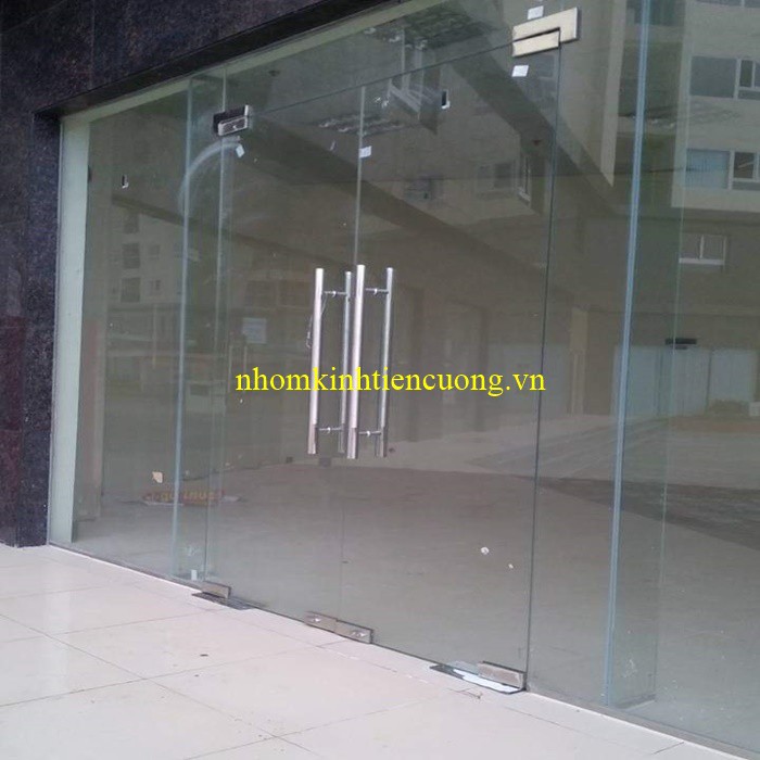 Cửa kính cường lực bản lề sàn 3