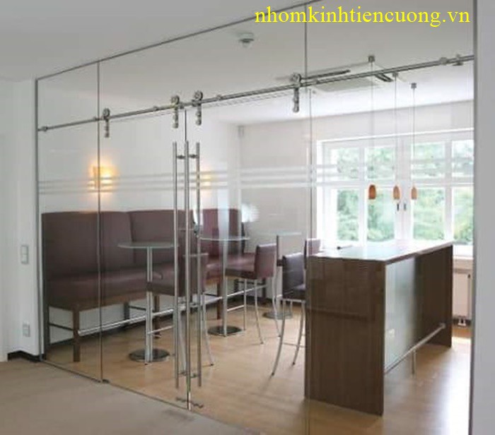 Cửa lùa kính cường lực 2