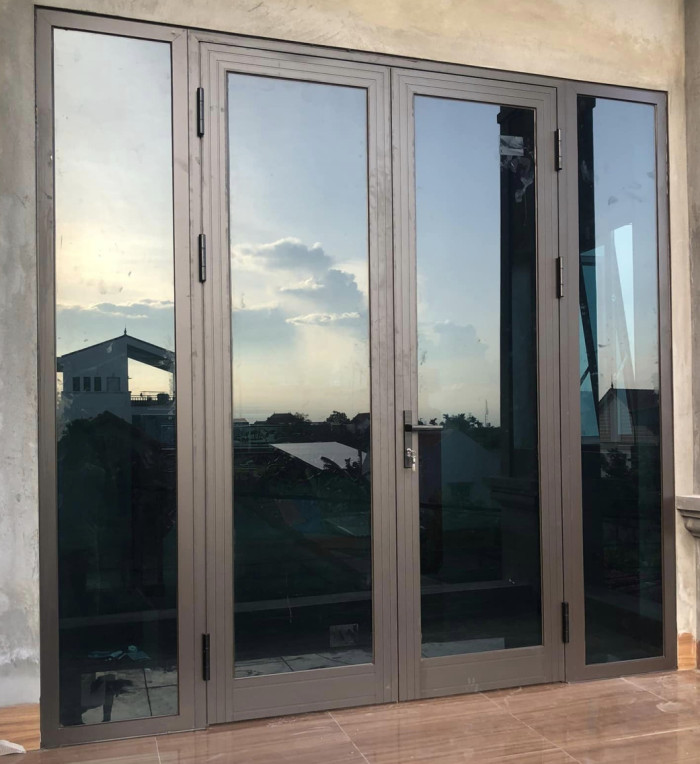 Cửa nhôm kính cường lực 1
