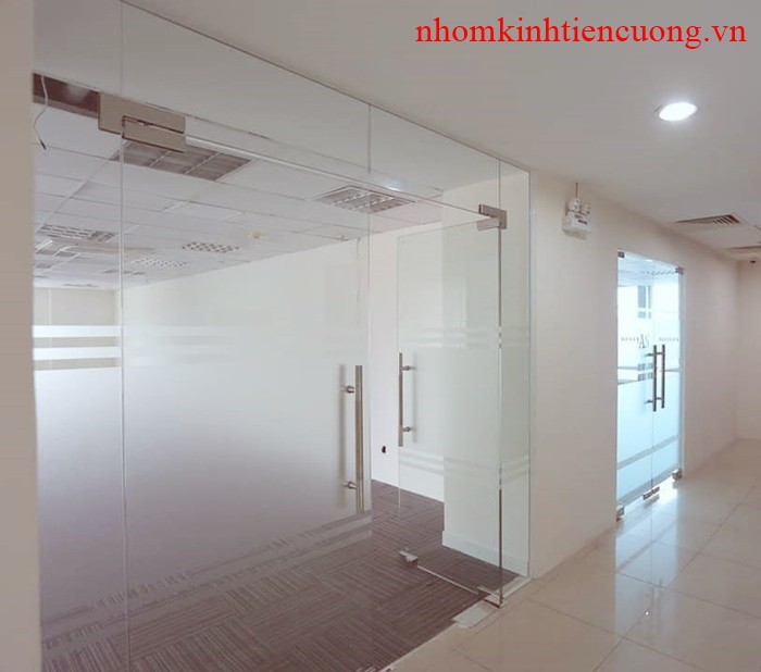 Mẫu cửa kính cường lực đẹp 1