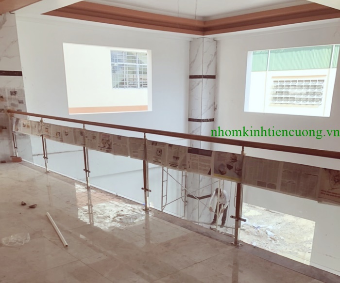 Lan Can Kính Cường Lực 1