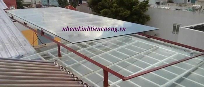 Mái che giếng trời bằng kính cường lực 1