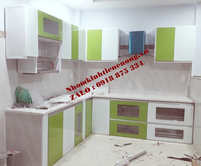 Lắp đặt tủ bếp nhôm kính cho nhà nhỏ 1