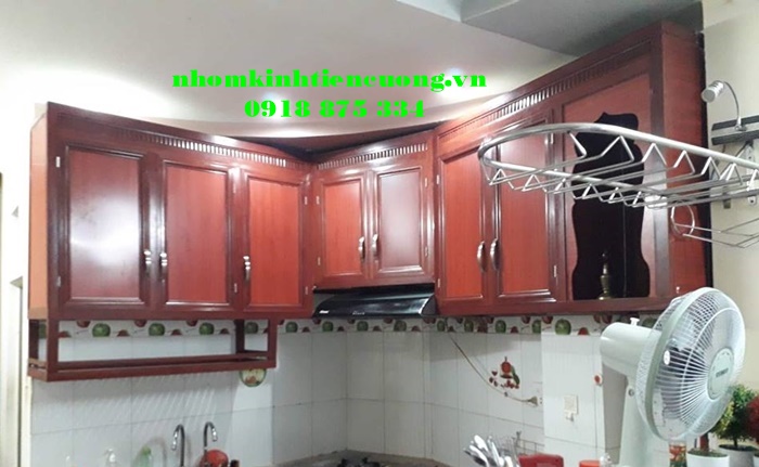 Lắp đặt tủ bếp nhôm kính cho nhà nhỏ 2