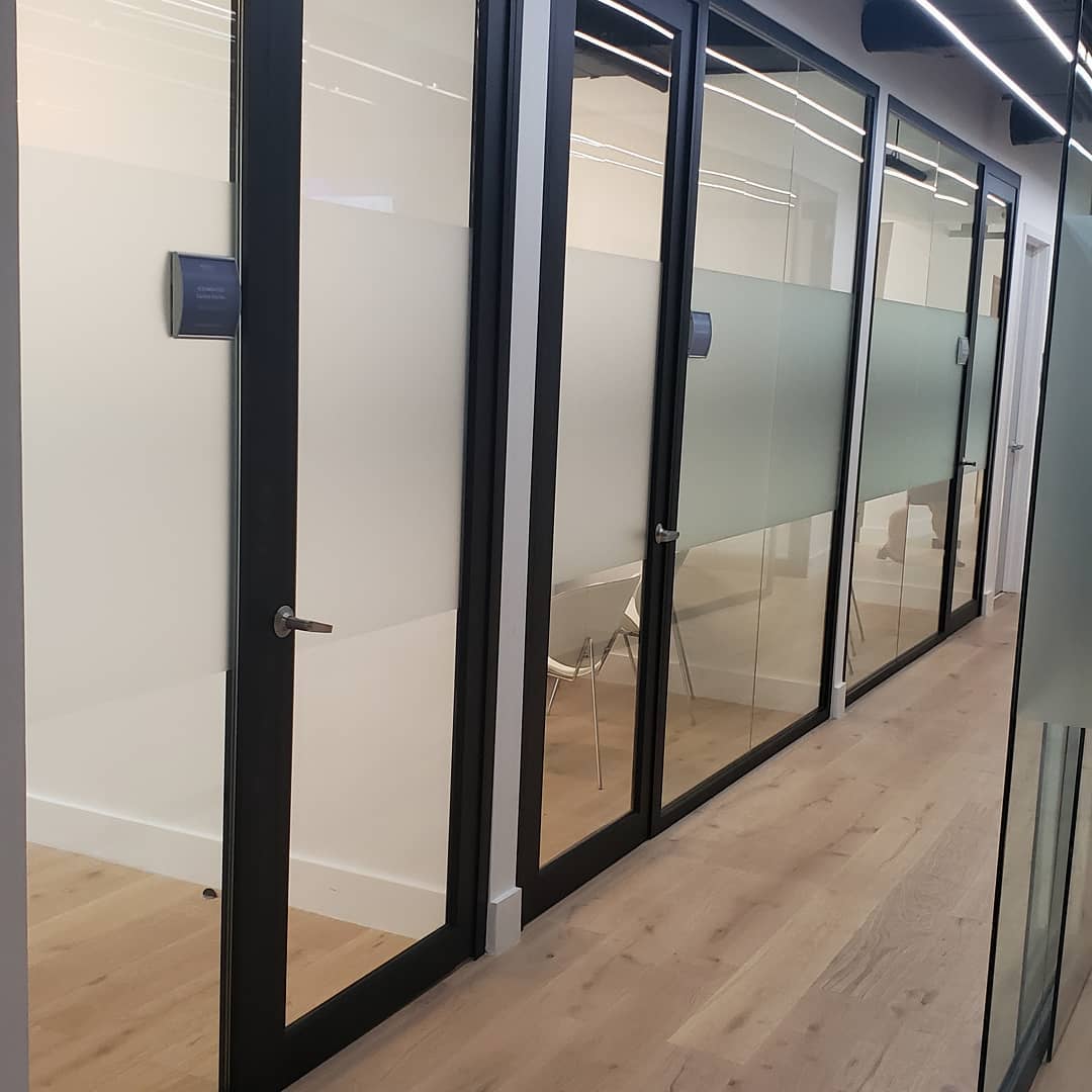 Thi công vách ngăn nhôm kính giá rẻ