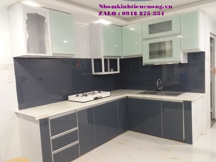 Mẫu tủ bếp nhôm kính đẹp 2 
