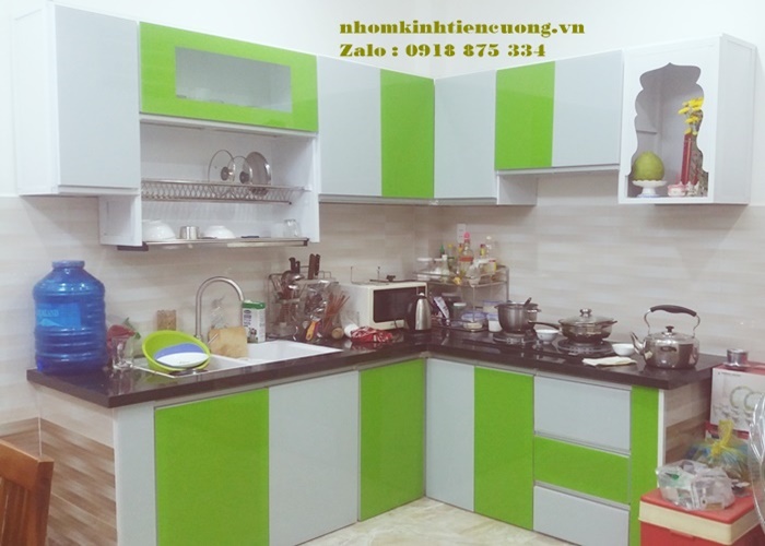 Tủ bếp nhôm kính chữ L 3