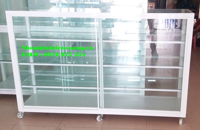 Tủ kính bán hàng 7