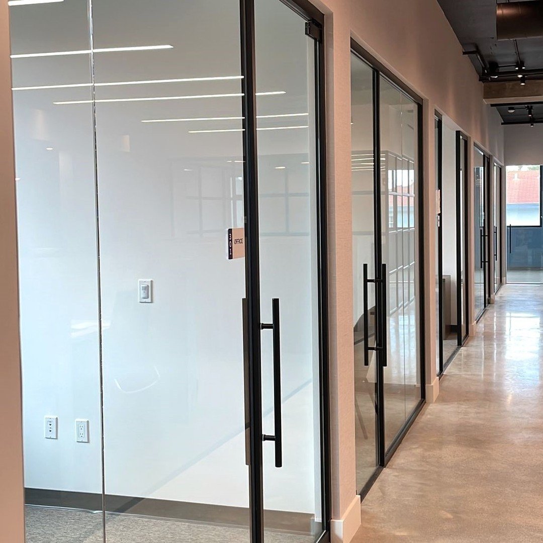 Vách ngăn nhôm kính đẹp tphcm 1