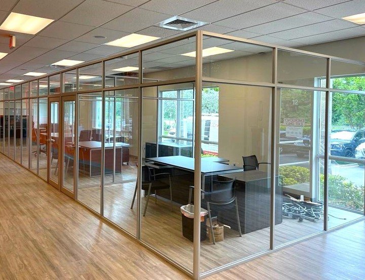 Vách ngăn nhôm kính đẹp tphcm 4