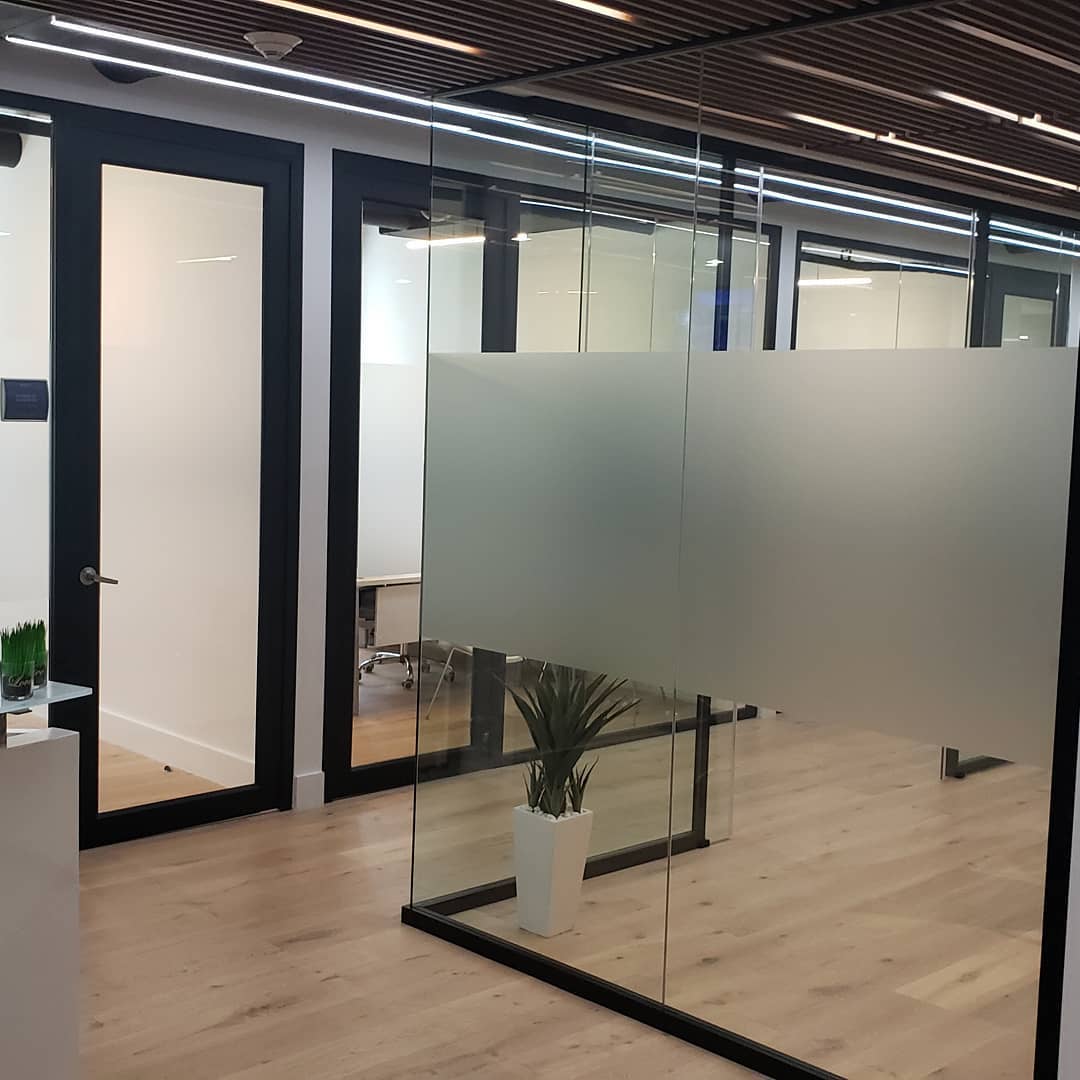 Vách ngăn nhôm kính đẹp 1