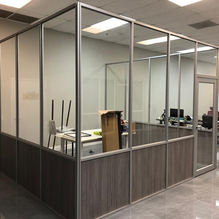 Vách ngăn nhôm kính đẹp 4