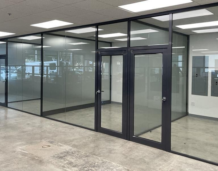 vách ngăn nhôm kính phòng ngủ đẹp, giá rẻ tphcm 3