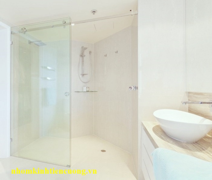 Cửa lùa kính cường lực 3