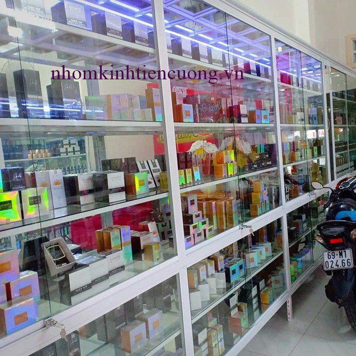 Tủ nhôm kính bán hàng giá bao nhiêu tiền 2