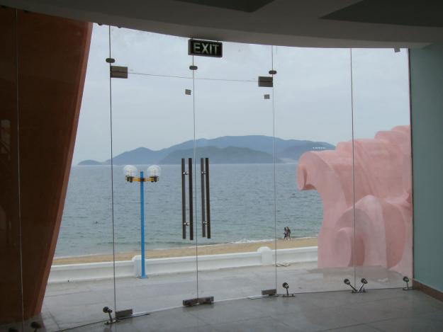 Cửa Kính Cường Lực Có An Toàn Không 3; cua-kinh-cuong-luc.jpg