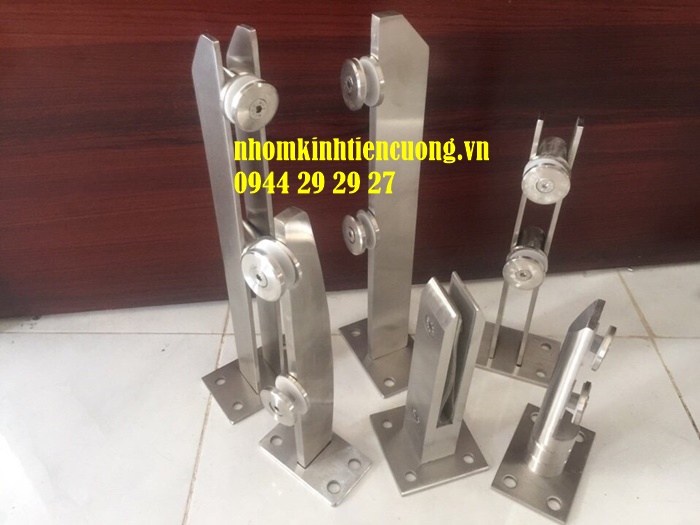 Phụ kiên mẫu lan can kính cường lực 3