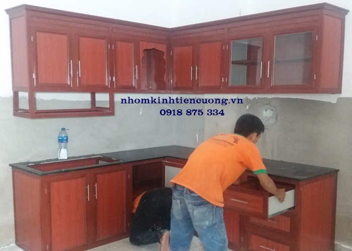 Tủ bếp nhôm vân gỗ 2