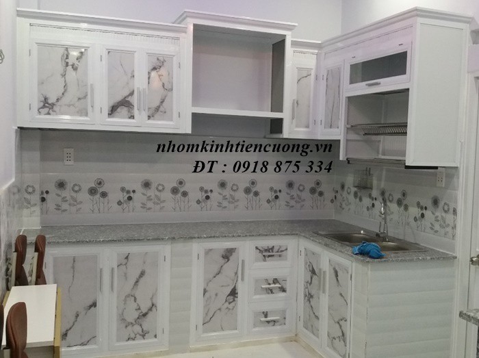 Tủ kệ bếp nhôm kính 3