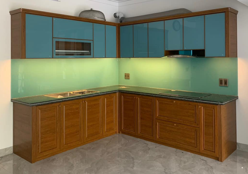 ​​Mẫu tủ bếp nhôm kính 3