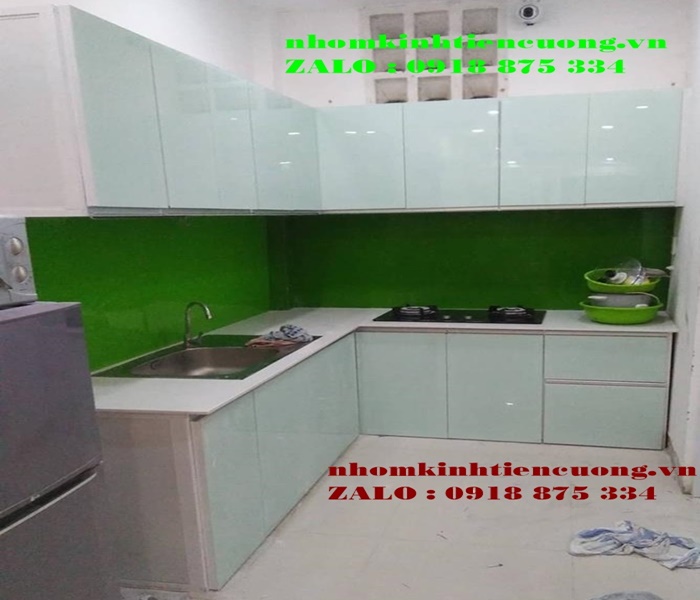 Mẫu tủ bếp nhôm kính 2