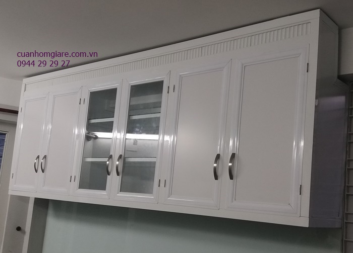 tủ bếp nhôm kính màu trắng
