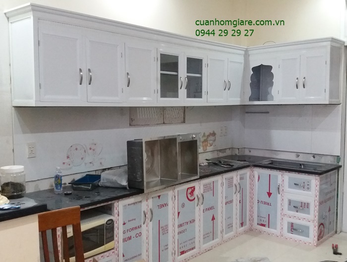 tu-bep-nhom-kinh-tien-cuong.ipg