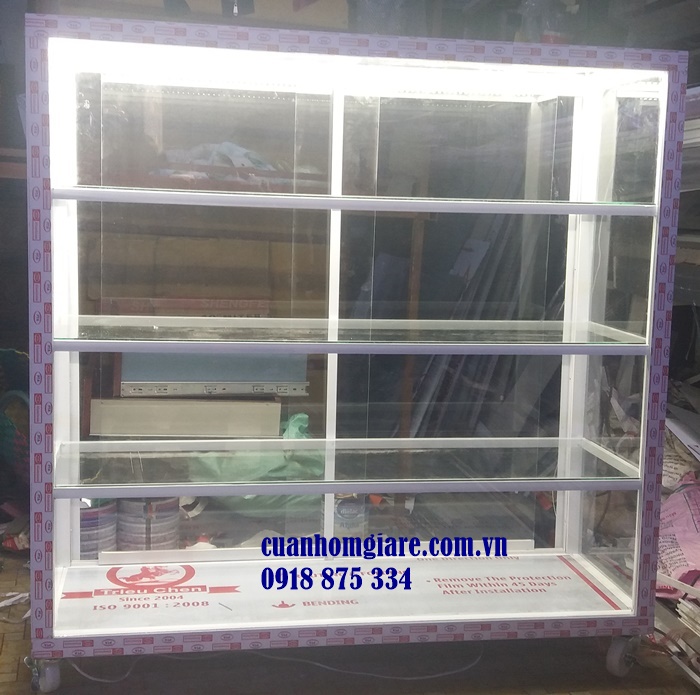 Tủ kính trưng bày mỹ phẩm giá rẻ