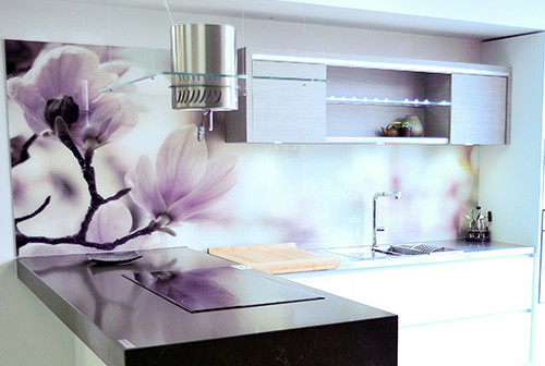 Cách lựa chọn kính màu ốp bếp phù hợp mệnh gia chủ 3