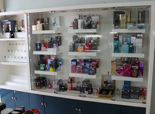 Tủ nhôm kính bán hàng giá rẻ