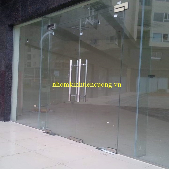 Mẫu cửa kính cường lực đẩy bán chạy nhất 4