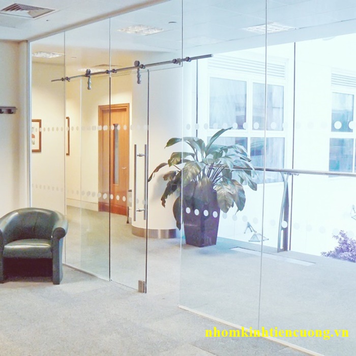 Mẫu cửa kính cường lực đẩy bán chạy nhất 5