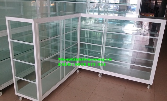 Những mẫu tủ kính trưng bày mỹ phẩm 3