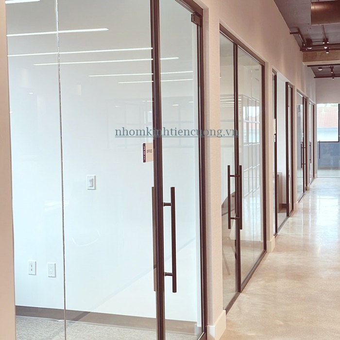 Bật mí những lợi ích khi sử dụng cửa nhôm kính 4