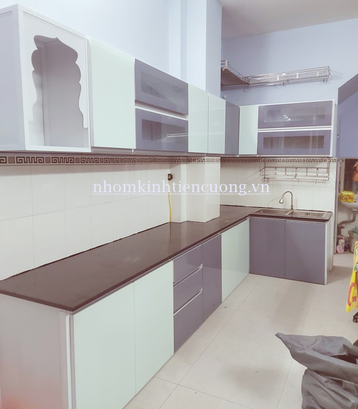 Có nên lắp đặt tủ bếp nhôm kính cho không gian 3