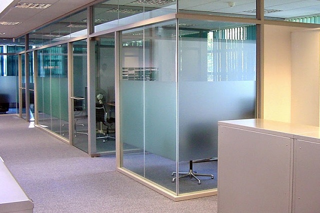 Ưu nhược điểm khi sử dụng vách ngăn nhôm kính cho văn phòng 3