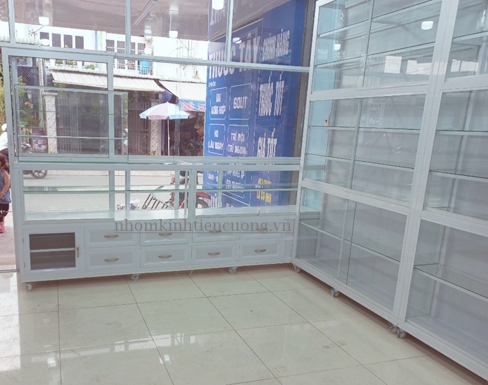 ​​​Mẫu tủ nhôm kính bán hàng 4