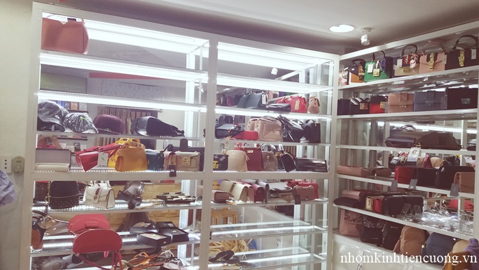 Những ưu nhược điểm của tủ bán hàng nhôm kính 1